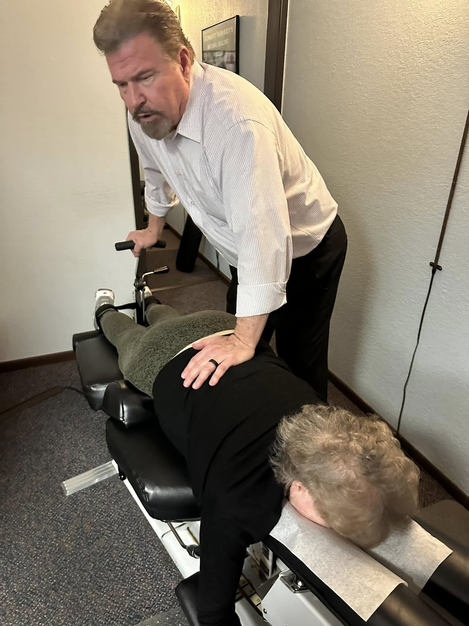 Dr. Don Bolt evaluating a patient at Bolt Chiropractic Family Wellness